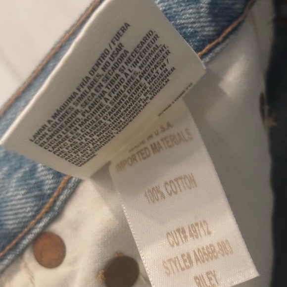 Agolde Riley High Rise Straight cropped .
Distressed Blue Jeans in size 24 W - Picture 9 of 10